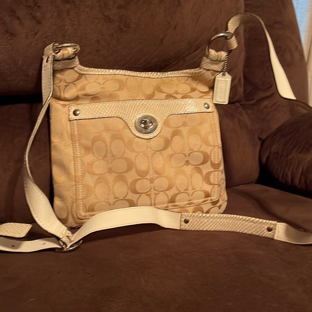 Coach bag. Beautiful condition. Minimal ink stain inside. Will ship immediately.